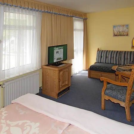 Отель Gruener Baum Гентин